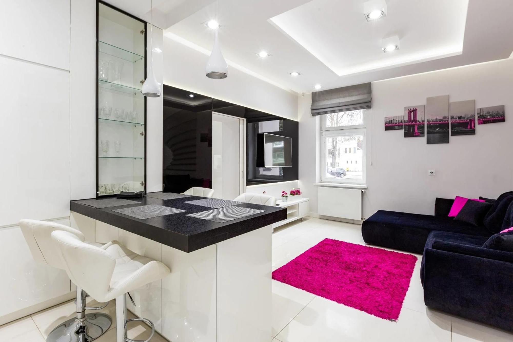 Apartment White & Parking *