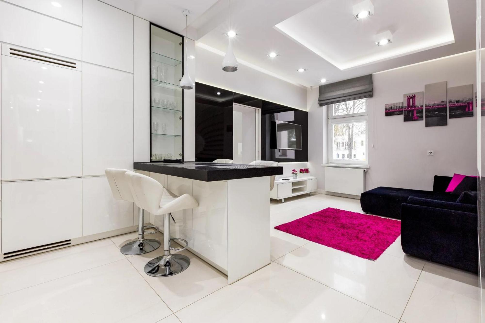 White & Parking Apartment Zoppot